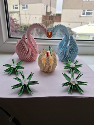 Origami paper swans mother - paper,
