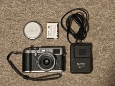 Fujifilm X100T Silver, with wristband, battery and charger