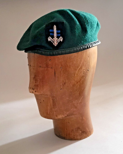 Sbs beret cap badge special - &,