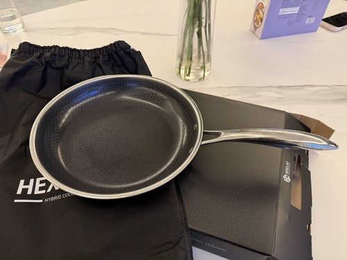 Hexclad 25cm frying pan dust - frying,
