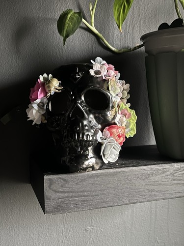 Ceramic upcycled skull with - upcycled,