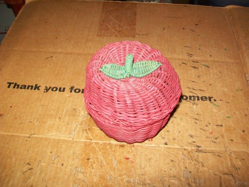 Vintage unbranded wicker apple - unbranded,