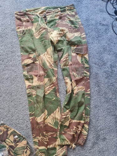 Reproduction rhodesian sas - reproduction,