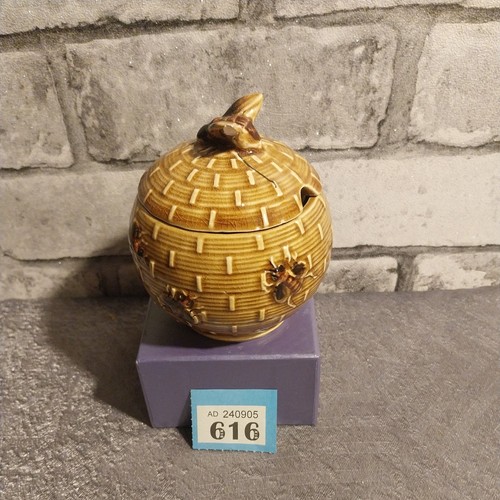 Vintage foreign bee lid - 'bee, lid'