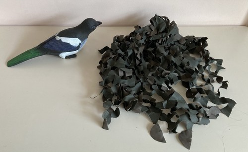 Plastic magpie decoy bait - plastic,