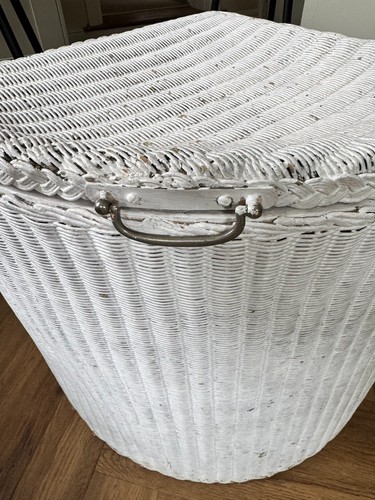 Vintage small white lloyd loom - small,
