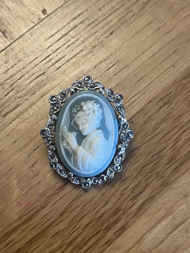 Vintage cameo brooch - vintage,