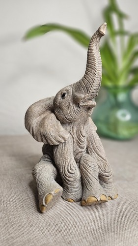 Tuskers elephant louis - elephant,