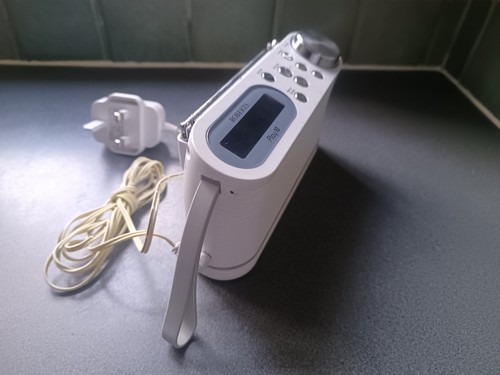 Radio roberts play dab - radio,