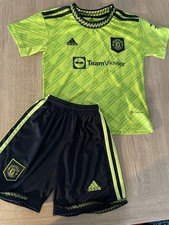 Boys  Man U Manchester United Football Shirt and Shorts Kit age 6-7