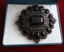 Vintage Jewellery Black Faceted Bead Stone Rectangular Domed M & S Brooch 