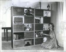 1969 Press Photo Room divider