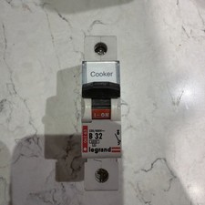 LEGRAND 32 AMP CURVE B 6kA MCB