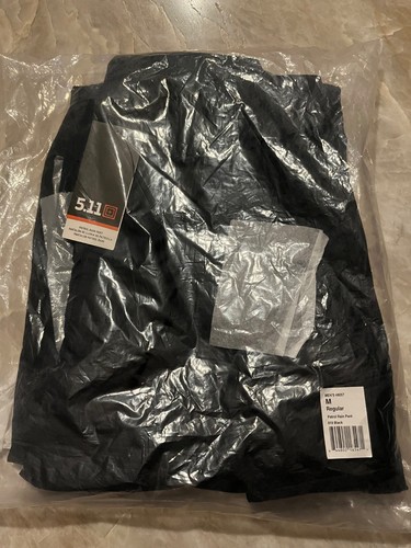 New tactical mens medium - 5.11,