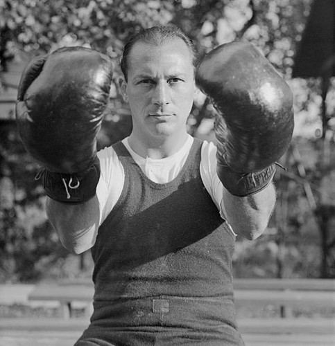 Benny leonard displaying his - displaying,