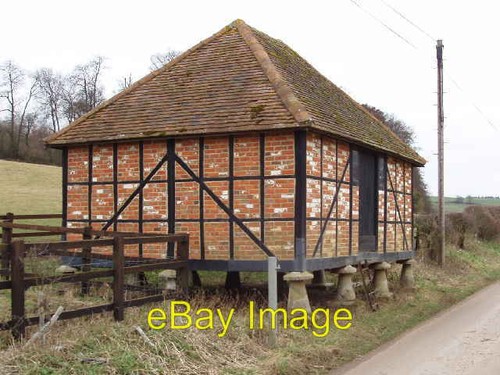 Photo 6x4 granary staddle - on,