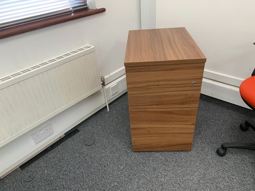 Each used pedestal - used,