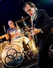 Joe Bonamassa with his Signature Gibson Les Paul guitar and Jason  - Old Photo 1