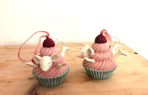 Pair large mouse in - pair, a