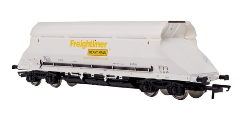 Dapol painted wagons - dapol,