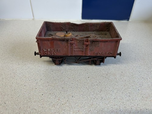 Gauge red waste only scape - red,