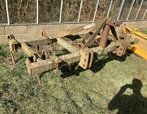 Point hitch tractor - 3-point,