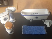 Dolls house 1:12scale Bathroom Set- bath,toilet,sink plus accessories. Used. VGC