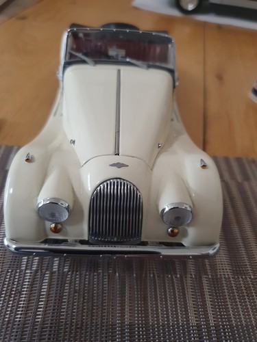 Kyosho morgan in cream - 1/18,