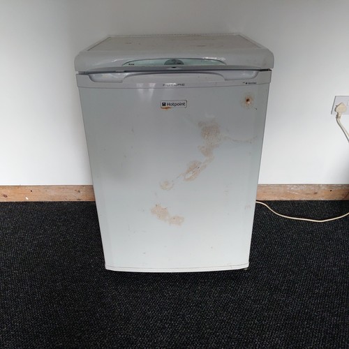 Hotpoint under counter fridge - under,