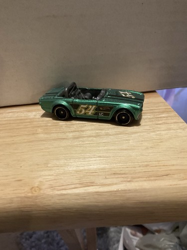 Hot wheels triumph tr6 - tr6, toy