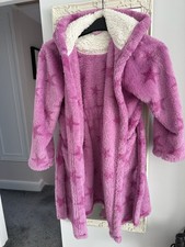 Nutmeg Girls fluffy dressing Gown. Pink 8-9