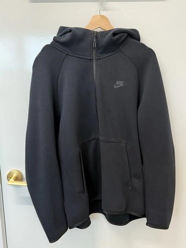 Old season nike - tech, fleece