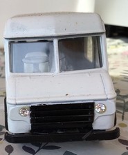 lion car 1:50 scale white