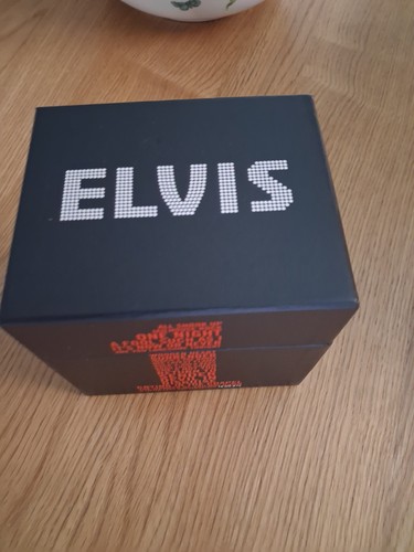 Elvis presley number - ones, box
