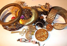 LOT VINTAGE 50S'TO NOW ASSORTED MIXED JEWELRY-REPAIR/SALVAGE