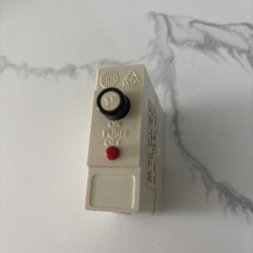 Wylex 5amp push button plug - 5amp,