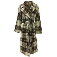 Women's wool coat dressing