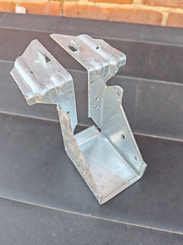 Timber masonry joist hanger - to,