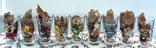 Nine looney tunes pint glasses - nine,