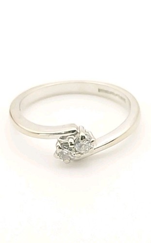 18ct white gold - white, (2.9