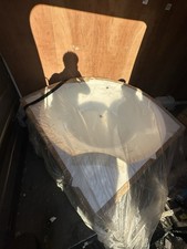Corner bath tub brand new - corner,