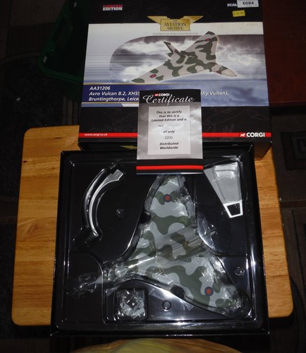 Corgi aa31206 144 - scale, avro