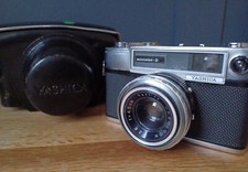 Yashica Minister-D 35mm Camera With 45mm f2.8 Lens