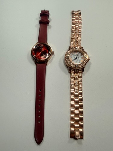 Pair women gold tone - of,