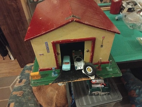 Vintage toy garage with - 2, cars