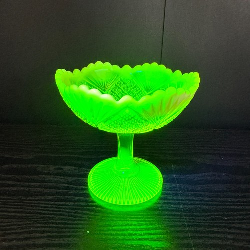 Uranium glass comport - uranium, davidson