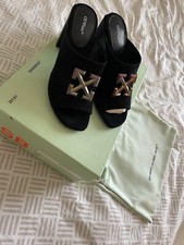 OFF-WHITE c/o Virgil Abloh