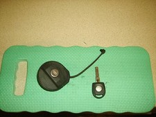 vw mk4 golf 04 locking petrol cap and key. fits many vws.& group cars.