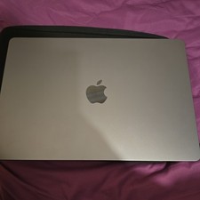  Apple MacBook Air 15-inch