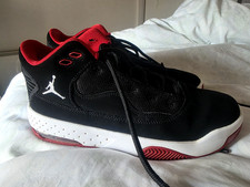 Jordan Air   Max Aura 2 Trainer  Black White Red  UK 5.5 EX CON